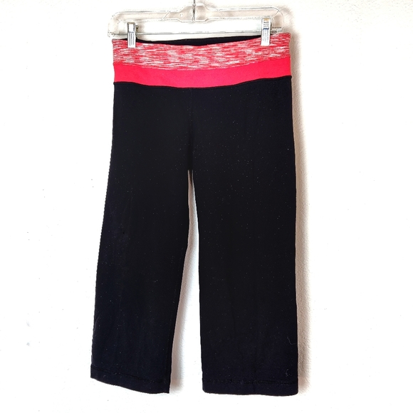 lululemon athletica Pants - LULULEMON Black w/ Red Groove Space Dye Waistband Crop Straight Leg Pants, Sz 6